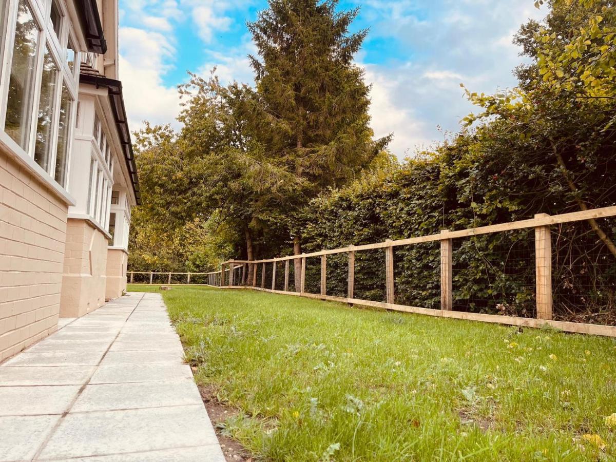Spacious 4 Bed Family In Parkland Setting York