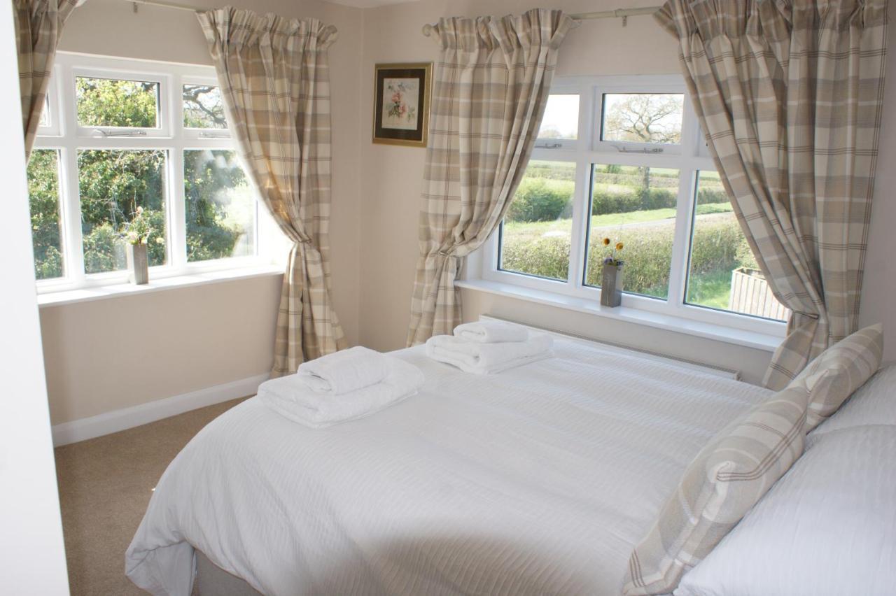 Spacious 4 Bed Family In Parkland Setting *