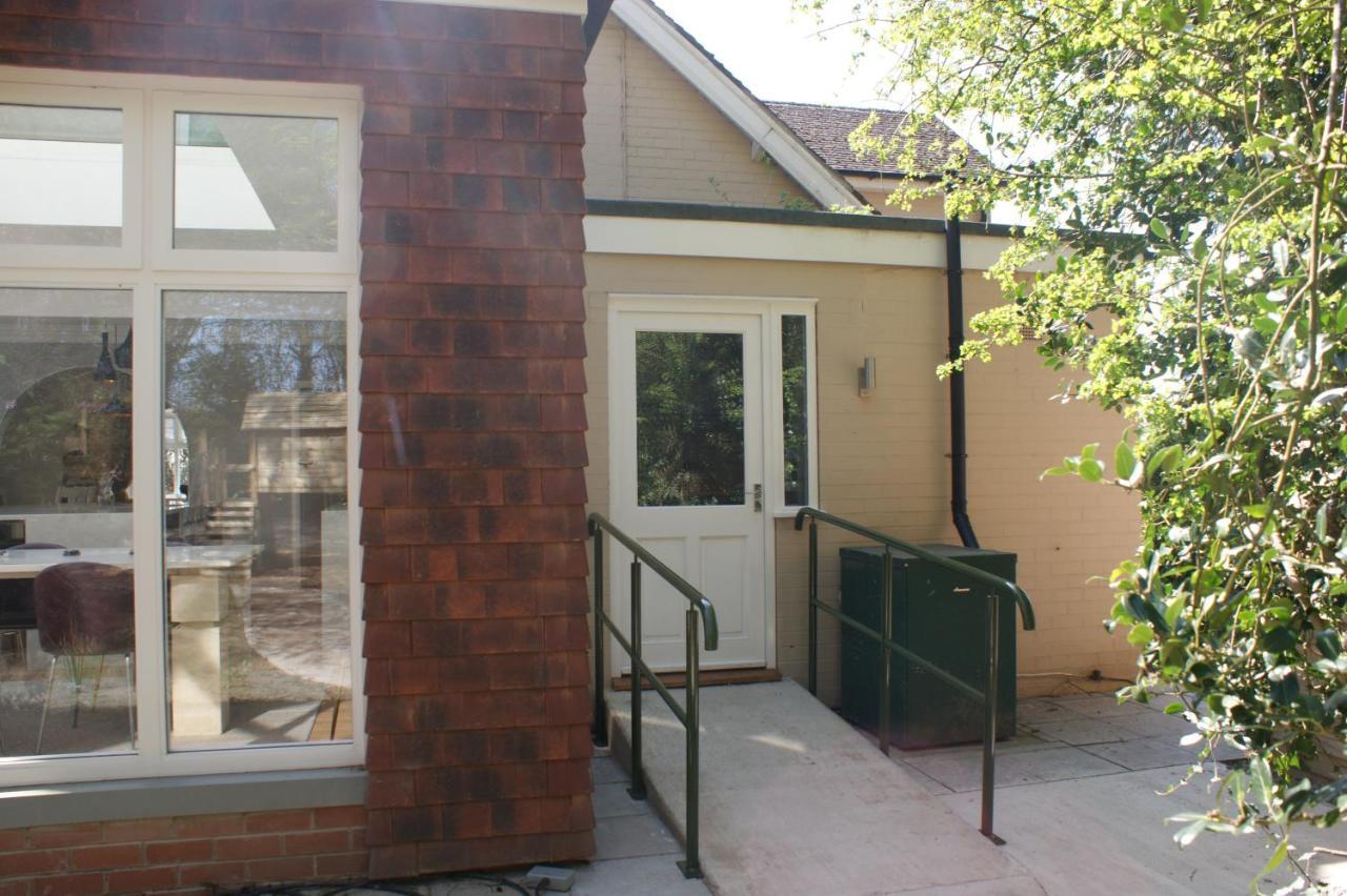 Spacious 4 Bed Family In Parkland Setting York